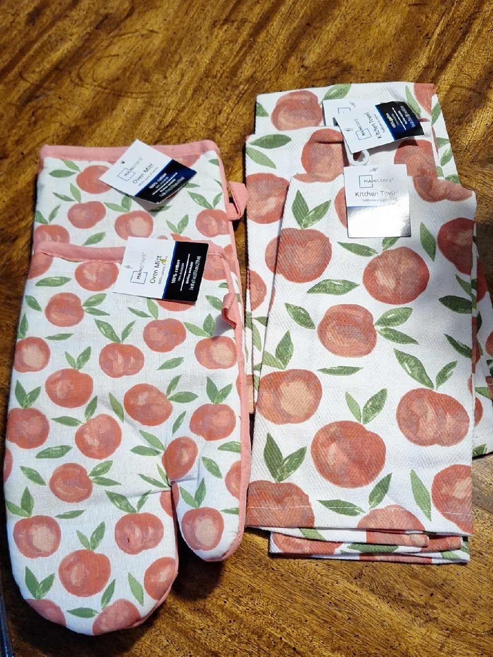 5 pc.  Mainstays Peach Print Kitchen 3 Towels - 2 mitts  White, Peach & Green